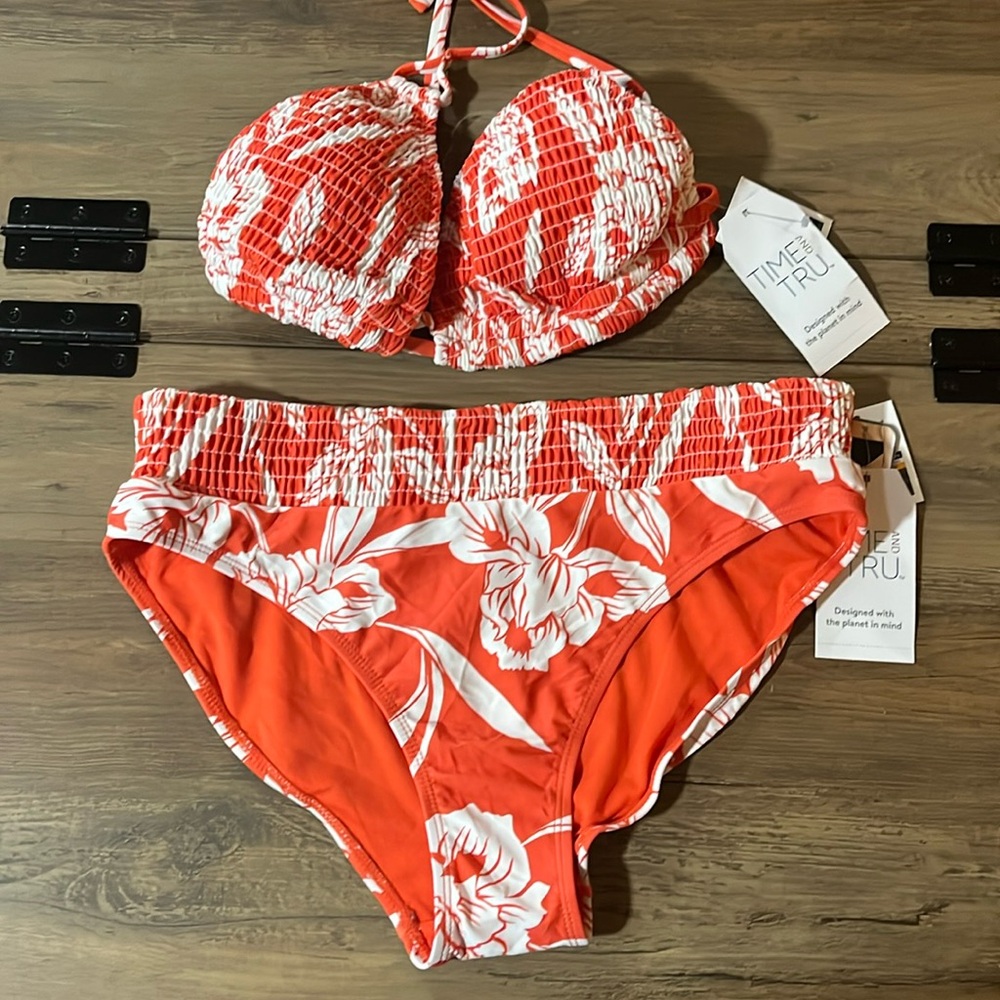 Top and Bottom size M (8-10)orange and white floral bikini ❤️‍🔥 NWT time and tru